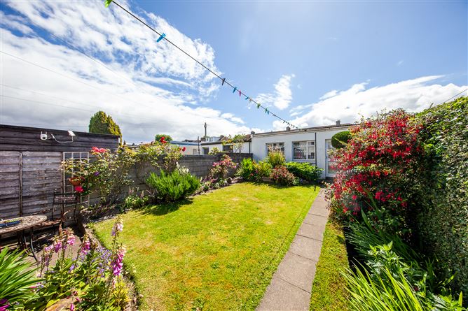https://photos-a.propertyimages.ie/media/8/6/3/5005368/0529de6a-1c86-479d-a22d-3adc88b3cd54_l.jpg