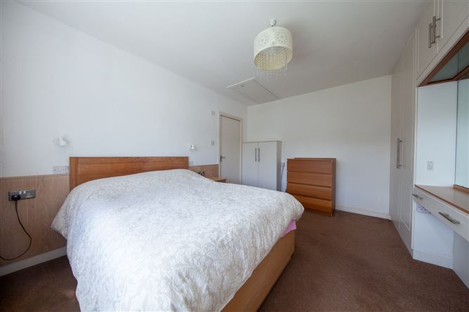 https://photos-a.propertyimages.ie/media/8/6/3/5005368/0529de6a-1c86-479d-a22d-3adc88b3cd54_l.jpg