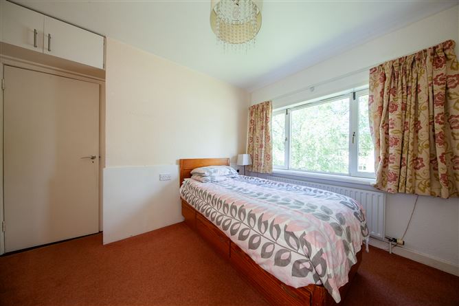 https://photos-a.propertyimages.ie/media/8/6/3/5005368/0529de6a-1c86-479d-a22d-3adc88b3cd54_l.jpg