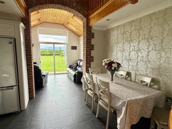 https://photos-a.propertyimages.ie/media/8/6/4/4941468/e56d706d-cd20-4f8a-ab92-759c9dd2eec5_l.jpg