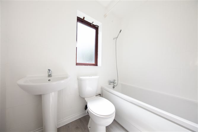 https://photos-a.propertyimages.ie/media/8/6/4/5004468/6cc2ec7a-ac79-428a-841a-b97957f02f73_l.jpg