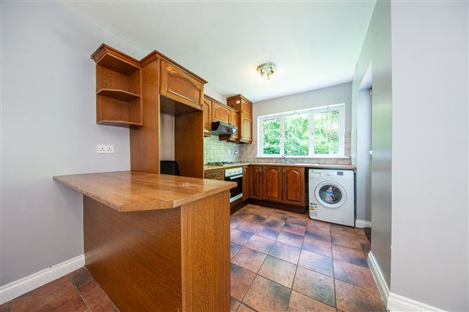 https://photos-a.propertyimages.ie/media/8/6/4/5004468/6cc2ec7a-ac79-428a-841a-b97957f02f73_l.jpg