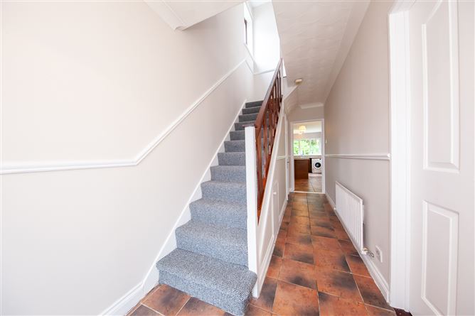 https://photos-a.propertyimages.ie/media/8/6/4/5004468/6cc2ec7a-ac79-428a-841a-b97957f02f73_l.jpg
