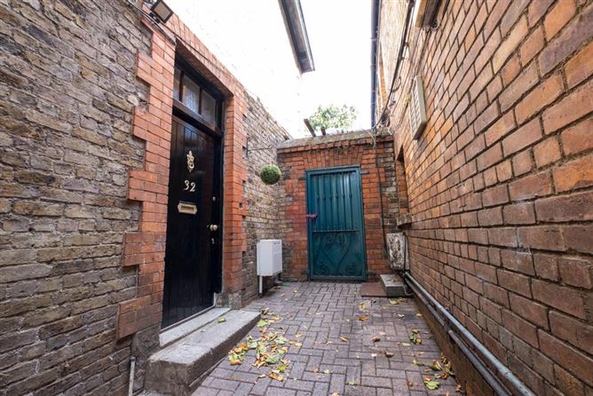 32 Main Street, Chapelizod, Dublin 20