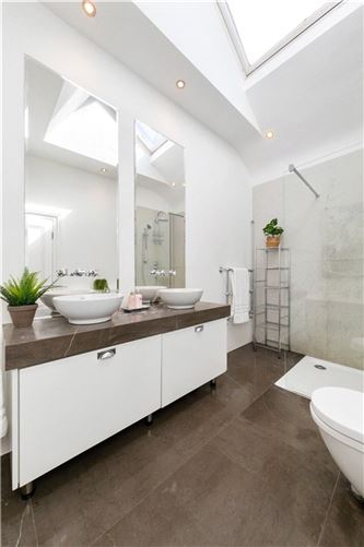 https://photos-a.propertyimages.ie/media/8/6/5/4996568/746b1785-ac34-44b3-ad28-1cf377cb8669_l.jpg