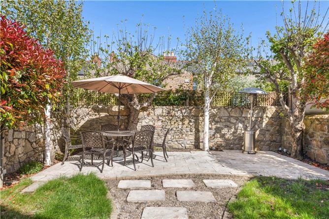 https://photos-a.propertyimages.ie/media/8/6/5/4996568/746b1785-ac34-44b3-ad28-1cf377cb8669_l.jpg