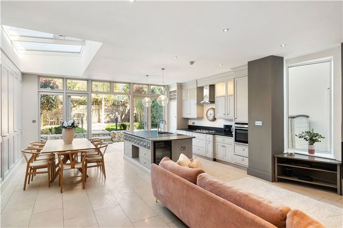 https://photos-a.propertyimages.ie/media/8/6/5/4996568/746b1785-ac34-44b3-ad28-1cf377cb8669_l.jpg