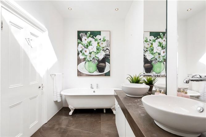 https://photos-a.propertyimages.ie/media/8/6/5/4996568/746b1785-ac34-44b3-ad28-1cf377cb8669_l.jpg