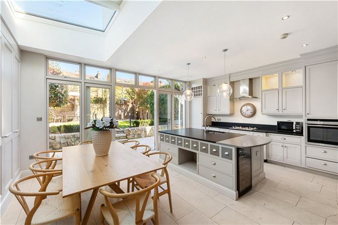 https://photos-a.propertyimages.ie/media/8/6/5/4996568/746b1785-ac34-44b3-ad28-1cf377cb8669_l.jpg