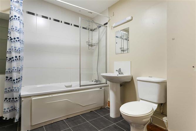 Photo 14 of 31 — 1 Castlegate Grange, Adamstown, Co. Dublin