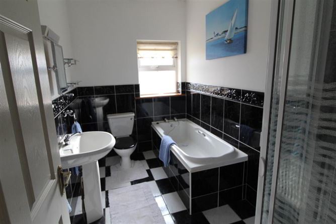 28 Shannon Grove, Carrick-On-Shannon, Leitrim