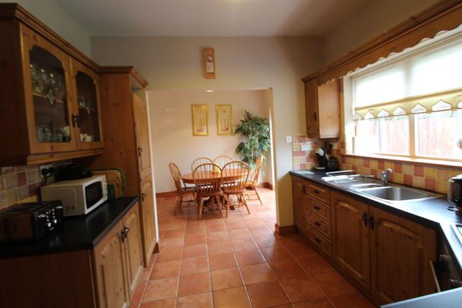 28 Shannon Grove, Carrick-On-Shannon, Leitrim