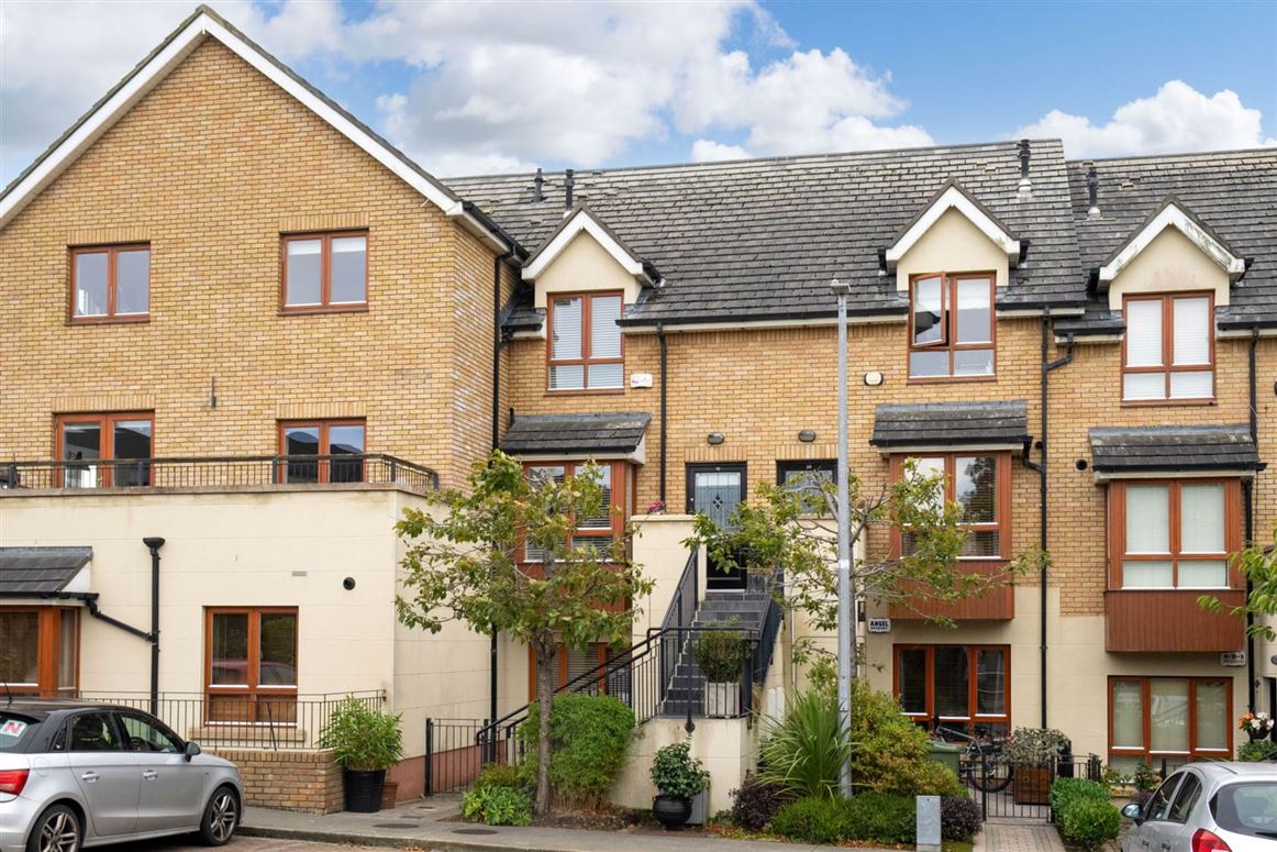 18 Oak Hall, The Hill, Malahide, County Dublin