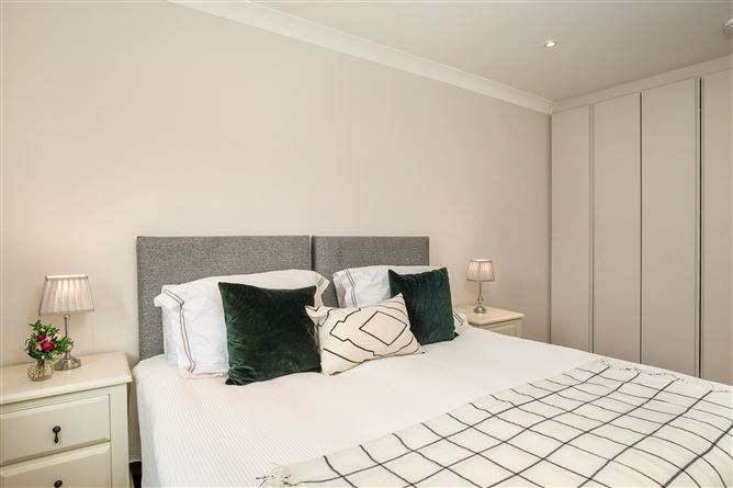 Apt. 10 Raglan Hall, Clyde Road, Ballsbridge, Dublin 4