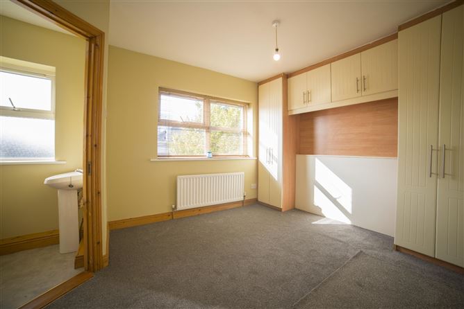 12 Thorn Chase, Woodale Road, Rush, Dublin