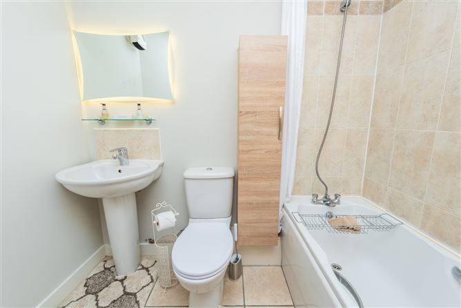 https://photos-a.propertyimages.ie/media/8/7/0/4935078/f991ac83-a260-44ce-95e4-37bb53247c4e_l.jpg