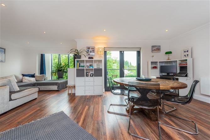 https://photos-a.propertyimages.ie/media/8/7/0/4935078/f991ac83-a260-44ce-95e4-37bb53247c4e_l.jpg