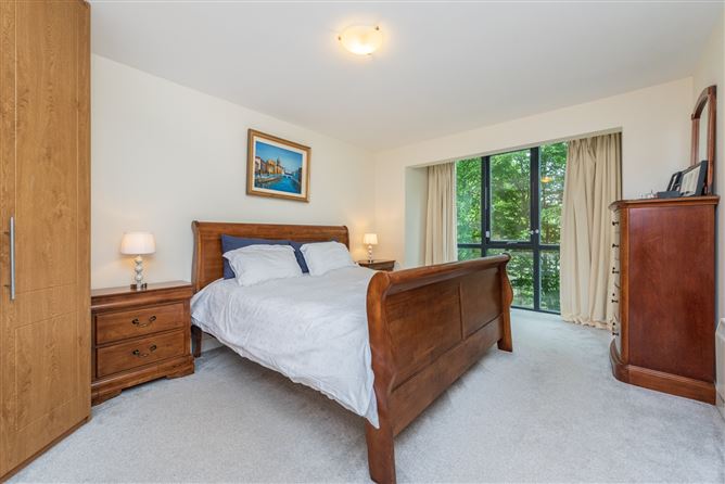 https://photos-a.propertyimages.ie/media/8/7/0/4935078/f991ac83-a260-44ce-95e4-37bb53247c4e_l.jpg