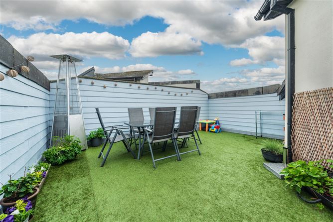 https://photos-a.propertyimages.ie/media/8/7/0/4935078/f991ac83-a260-44ce-95e4-37bb53247c4e_l.jpg