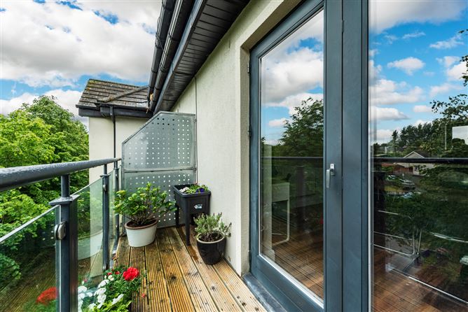 https://photos-a.propertyimages.ie/media/8/7/0/4935078/f991ac83-a260-44ce-95e4-37bb53247c4e_l.jpg