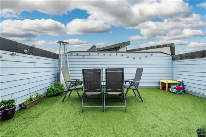 https://photos-a.propertyimages.ie/media/8/7/0/4935078/f991ac83-a260-44ce-95e4-37bb53247c4e_l.jpg
