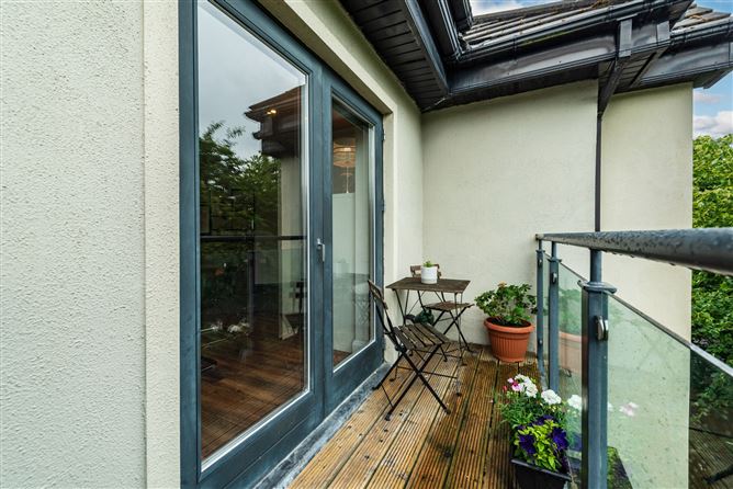 https://photos-a.propertyimages.ie/media/8/7/0/4935078/f991ac83-a260-44ce-95e4-37bb53247c4e_l.jpg