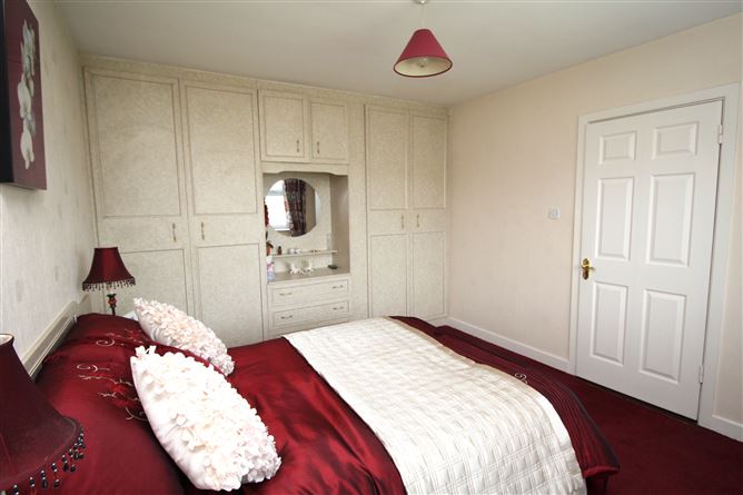 Photo 11 of 21 — No.51 The Demesne, Longford, Longford