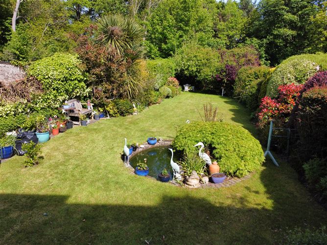https://photos-a.propertyimages.ie/media/8/7/2/5001278/fb2c6b5b-1cf4-4169-b042-6a6fd927a2ba_l.jpg