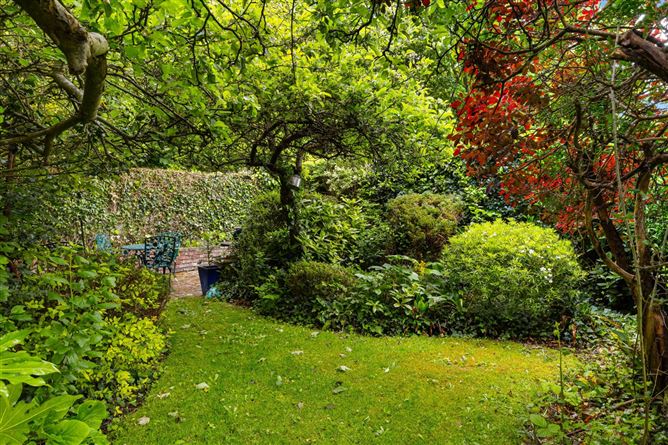 https://photos-a.propertyimages.ie/media/8/7/2/5001278/fb2c6b5b-1cf4-4169-b042-6a6fd927a2ba_l.jpg