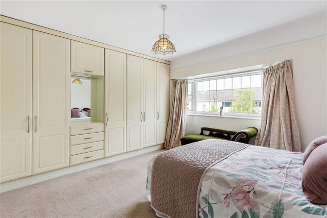 https://photos-a.propertyimages.ie/media/8/7/2/5001278/fb2c6b5b-1cf4-4169-b042-6a6fd927a2ba_l.jpg