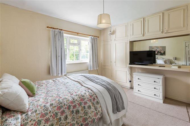 https://photos-a.propertyimages.ie/media/8/7/2/5001278/fb2c6b5b-1cf4-4169-b042-6a6fd927a2ba_l.jpg