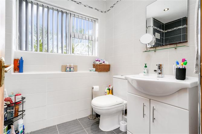 Photo 26 of 33 — 44 Castleknock Way, Laurel Lodge, Castleknock, Dublin 15
