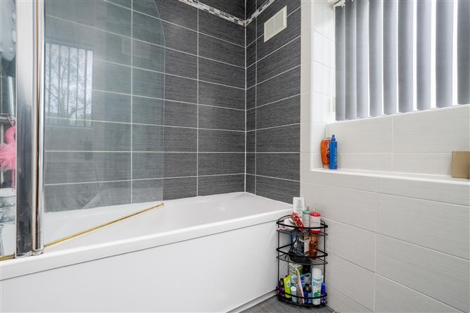 Photo 27 of 33 — 44 Castleknock Way, Laurel Lodge, Castleknock, Dublin 15
