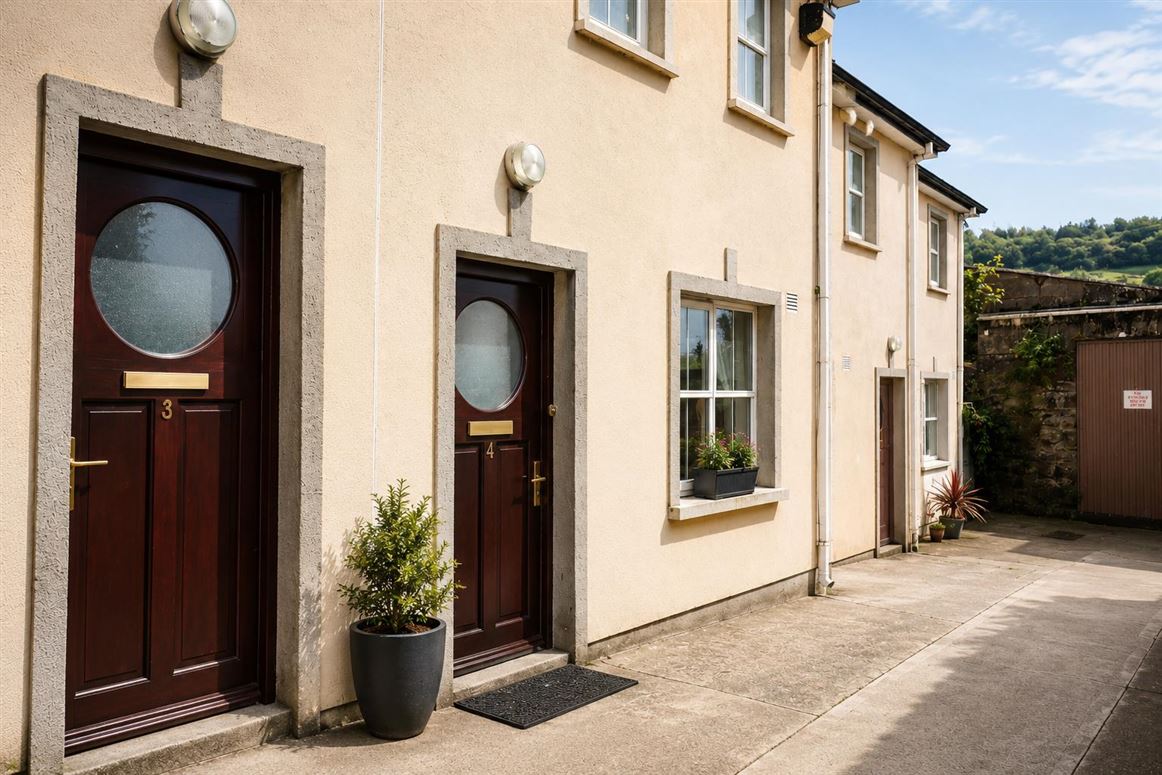 4 Hotel Lane, Main Street, Carrick-on-Suir, Tipperary