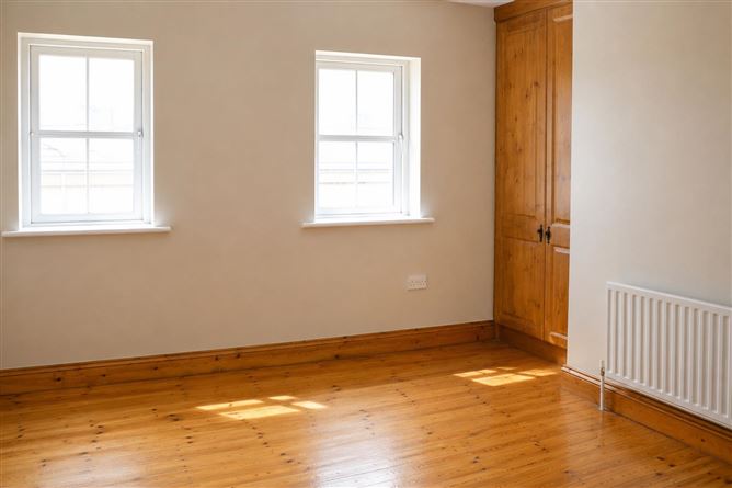 4 Hotel Lane, Main Street, Carrick-on-Suir, Tipperary