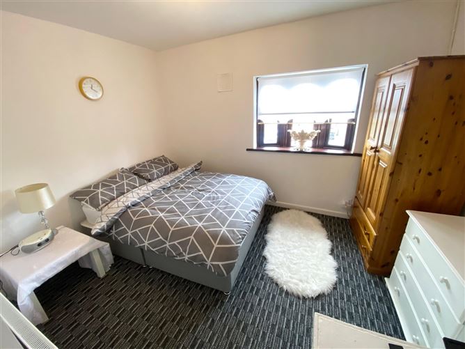 Dromcarra Avenue, Tallaght, Dublin 24 (Double Room To Rent)