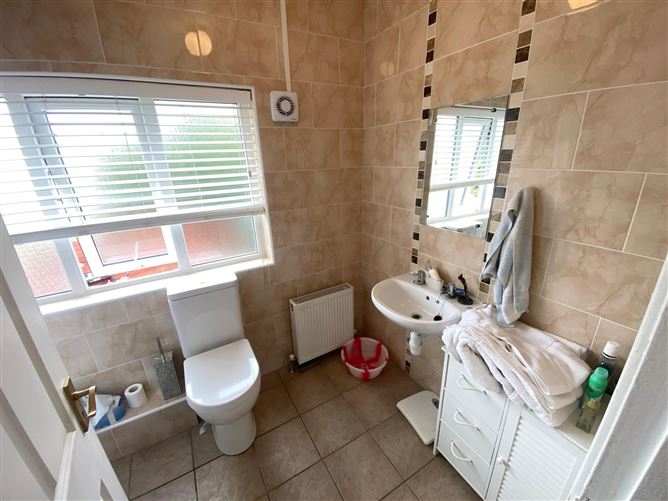 Dromcarra Avenue, Tallaght, Dublin 24 (Double Room To Rent)