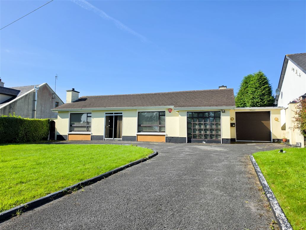 Sarnaught Lodge, Sanaught , Pontoon Road , Castlebar, Mayo