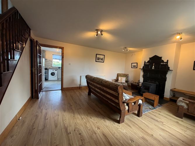 Ref 1245 - Substantial Farmhouse, Dungeagan, Ballinskelligs, Kerry