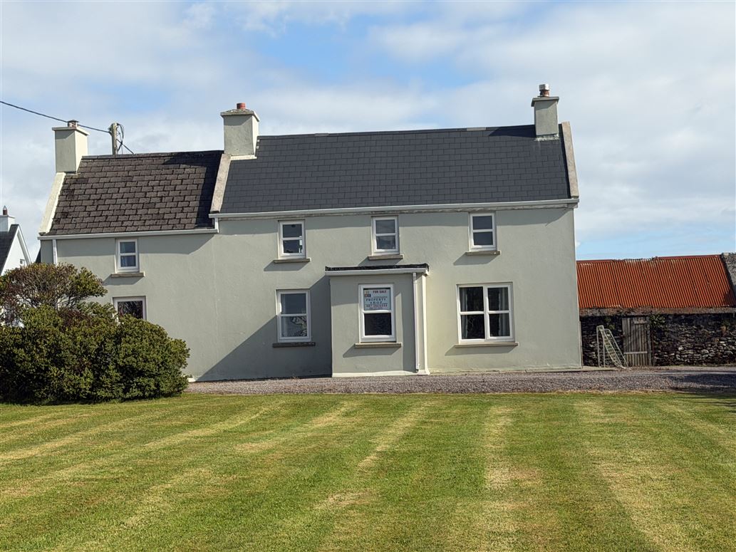 Ref 1245 - Substantial Farmhouse, Dungeagan, Ballinskelligs, Kerry