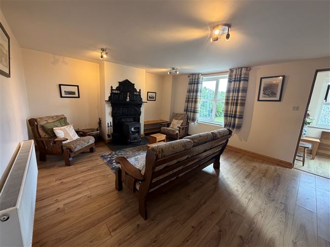 Ref 1245 - Substantial Farmhouse, Dungeagan, Ballinskelligs, Kerry