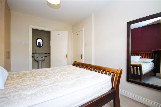 8 Marlfield Court, Kiltipper, Tallaght, Dublin 24