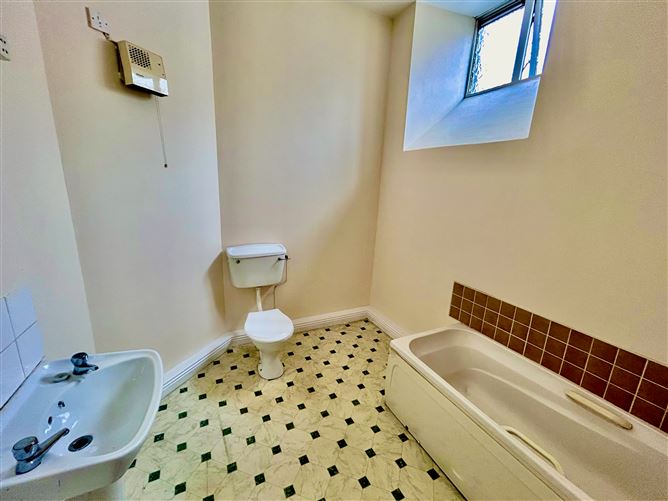 6 The Pillar, King Street, Wexford Town, Wexford