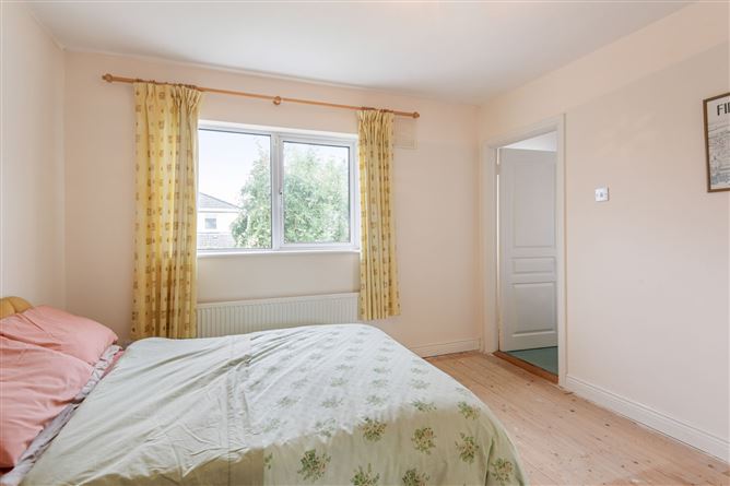https://photos-a.propertyimages.ie/media/8/7/7/4959778/2209d457-da65-4bc9-a697-bd179a8f1a74_l.jpg