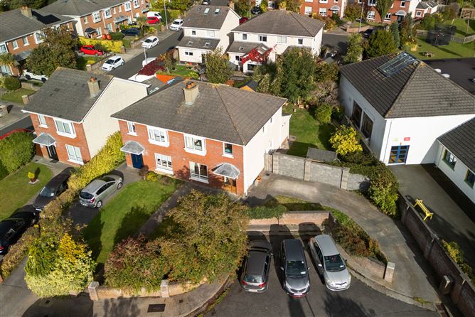 https://photos-a.propertyimages.ie/media/8/7/7/4959778/2209d457-da65-4bc9-a697-bd179a8f1a74_l.jpg