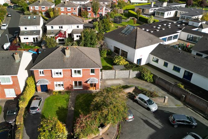 https://photos-a.propertyimages.ie/media/8/7/7/4959778/2209d457-da65-4bc9-a697-bd179a8f1a74_l.jpg