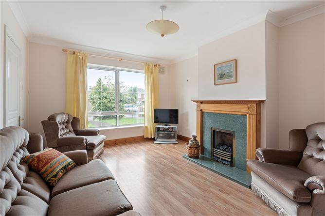 https://photos-a.propertyimages.ie/media/8/7/7/4959778/2209d457-da65-4bc9-a697-bd179a8f1a74_l.jpg