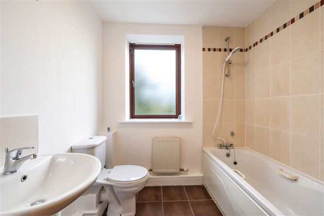Photo 10 of 13 — 6 Castlegate Crescent, Adamstown, Lucan, Co. Dublin