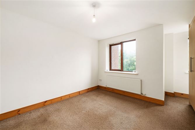Photo 7 of 13 — 6 Castlegate Crescent, Adamstown, Lucan, Co. Dublin