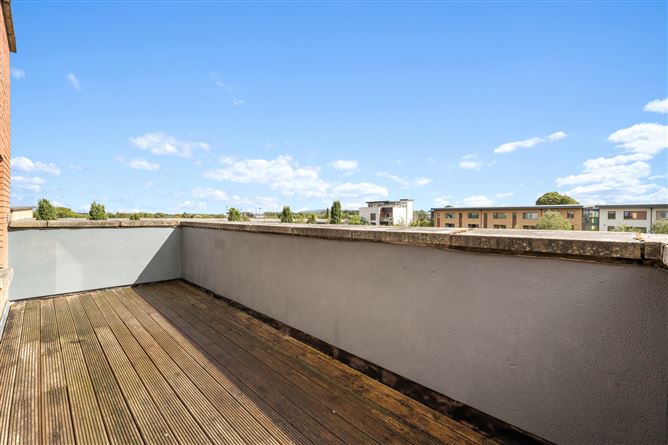 Photo 11 of 13 — 6 Castlegate Crescent, Adamstown, Lucan, Co. Dublin